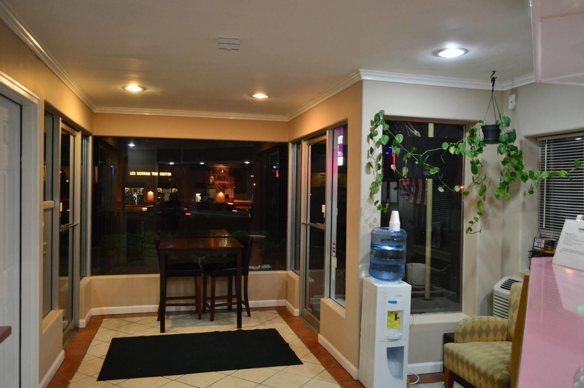 Economy Inn Hermiston Extérieur photo